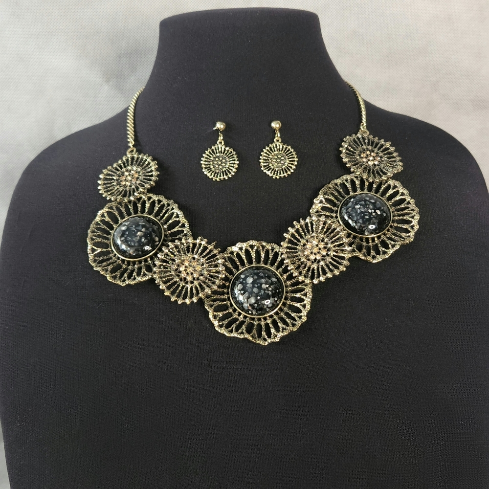 Fashion Jewelry Necklace & Earring Set Black Color Palette With An Antique Gold